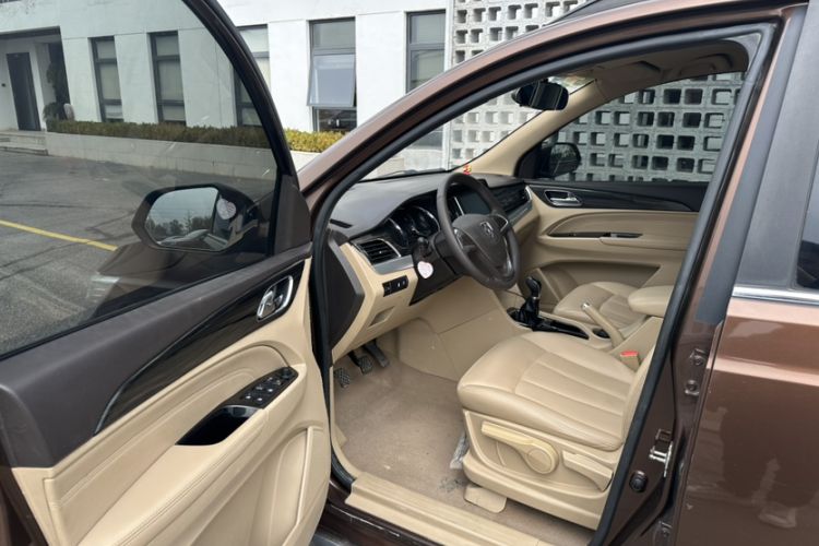 Used Baojun 730 2016 1.5L Manual Comfort Version 7 Seats China V Emission Standard Interior 1