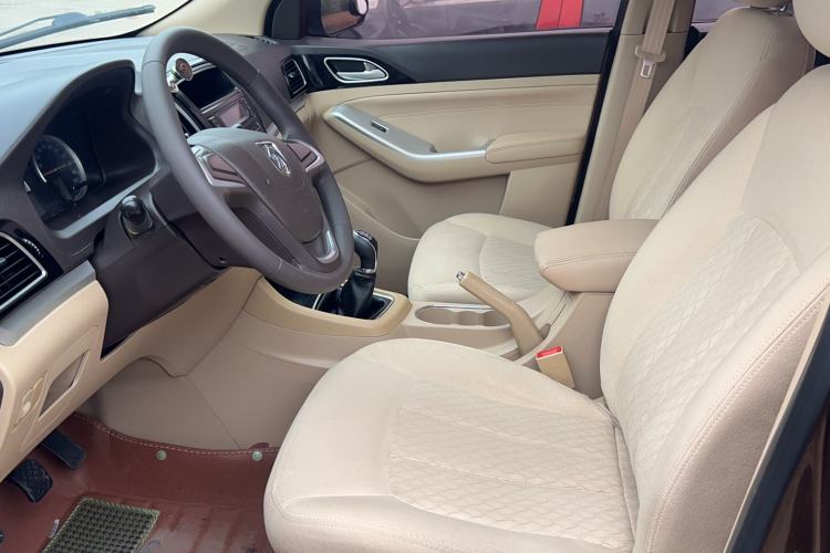 Used Baojun 730 2016 1.5L Manual Value Edition 7 Seats China V Emission Standard Interior 1