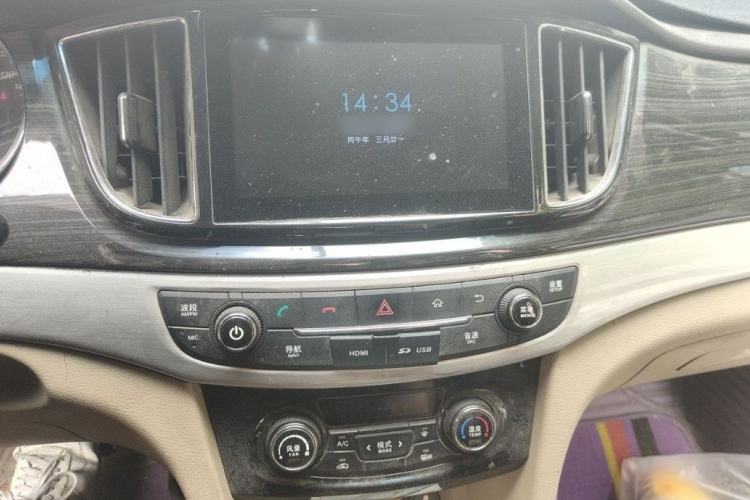 Used Baojun 730 2016 1.8L iAMT Luxury Model 7 Seats Interior 1