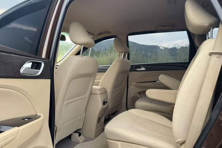 Used Baojun 730 2016 Revised 1.5L Manual Standard Version 7 Seats China V Emission Standard Interior 1