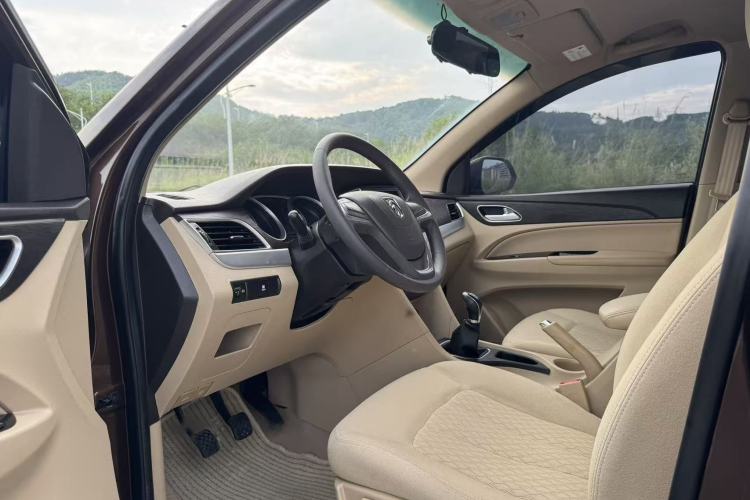 Used Baojun 730 2016 Revised 1.5L Manual Standard Version 7 Seats China V Emission Standard Interior 2