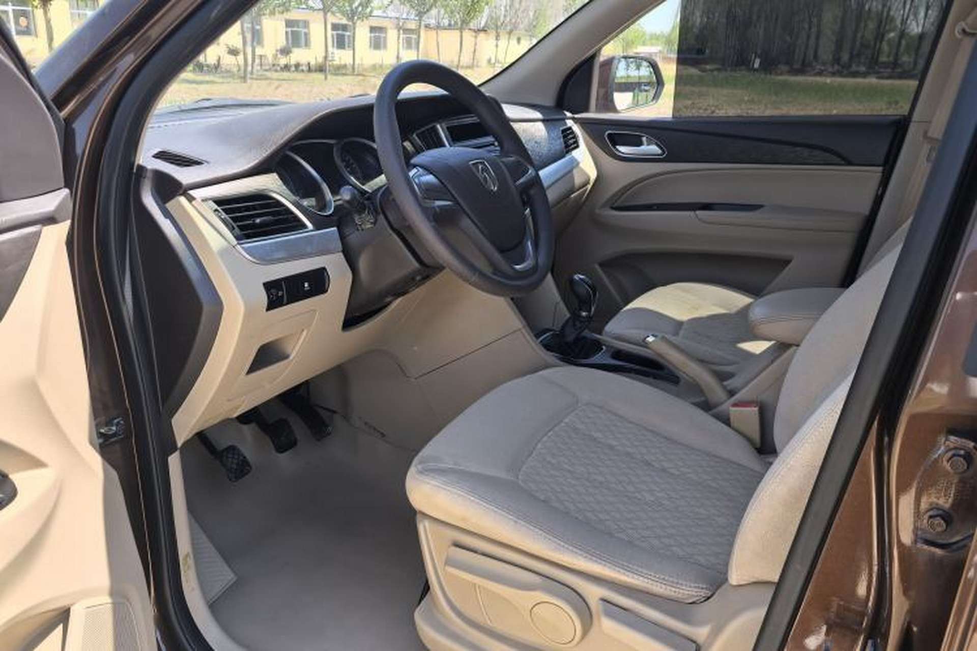 Used Baojun 730 2016 1.5L Manual Standard Version 7 Seats Interior 2