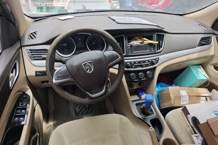 Used Baojun 730 2016 1.5L Manual Standard Version 7 Seats Interior 2