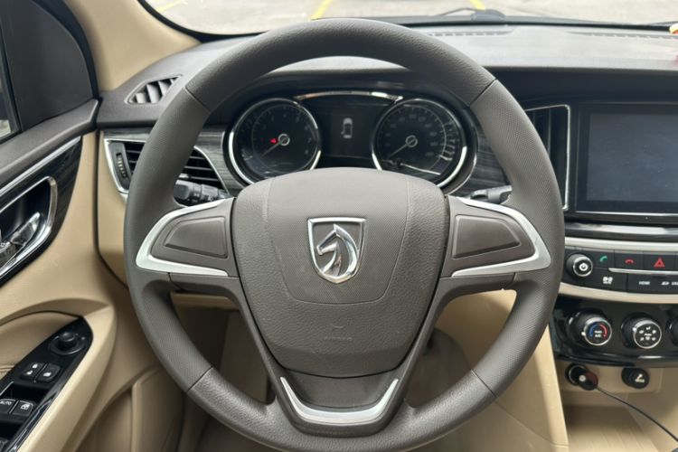 Used Baojun 730 2016 1.5L Manual Comfort Version 7 Seats China V Emission Standard Interior 3