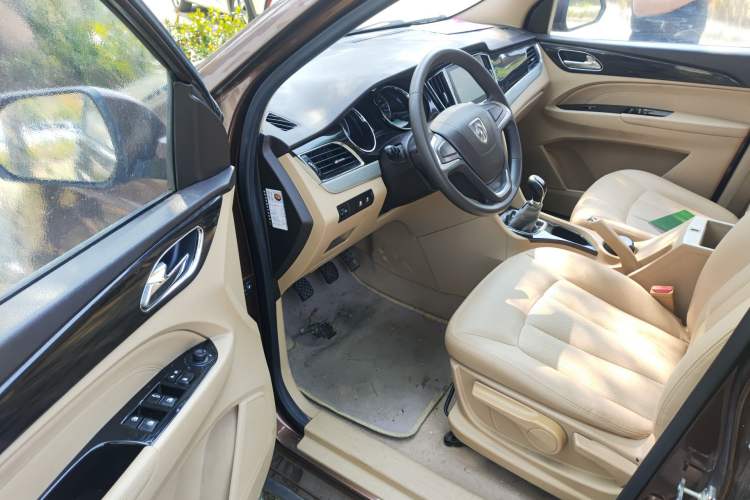 Used Baojun 730 2016 1.5L Manual Comfort Version 7 Seats China V Emission Standard Interior 3