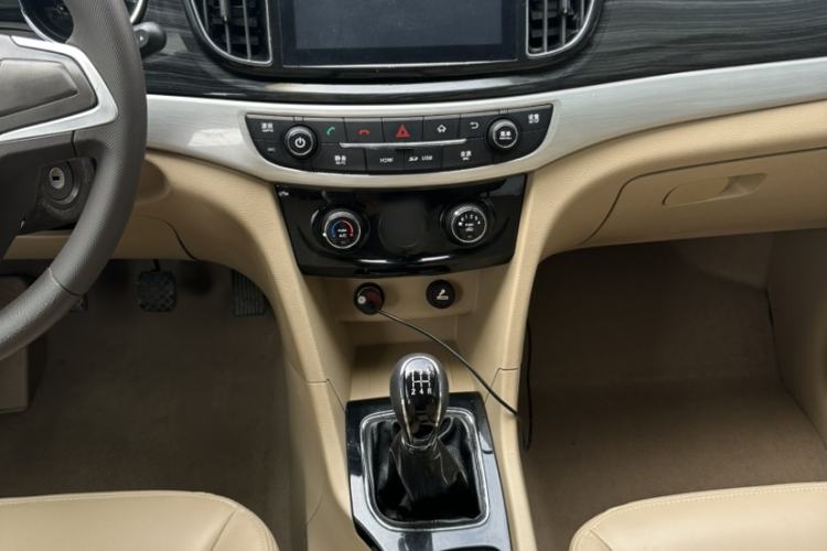 Used Baojun 730 2016 1.5L Manual Comfort Version 7 Seats China V Emission Standard Interior 4