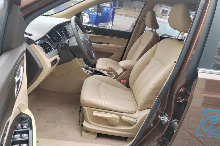 Used Baojun 730 2016 1.8L iAMT Comfort Version 7 Seats Left Front Seat