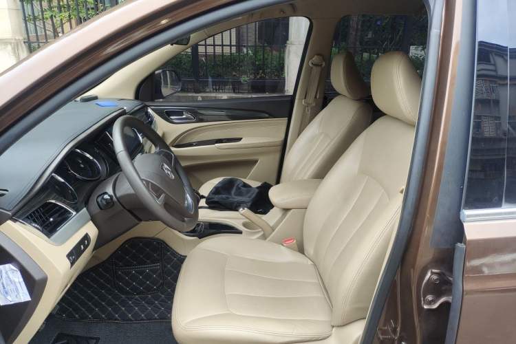 Used Baojun 730 2016 1.5T Manual Comfort Version 7 Seats Left Front Seat
