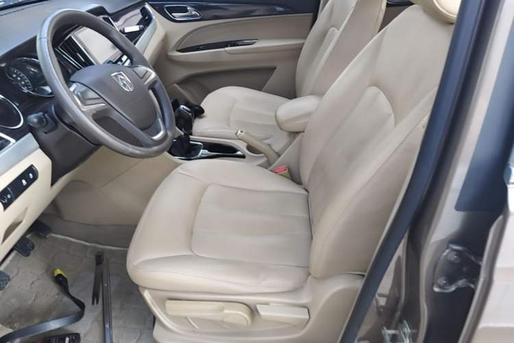 Used Baojun 730 2016 1.5T Manual Comfort Version 7 Seats Left Front Seat