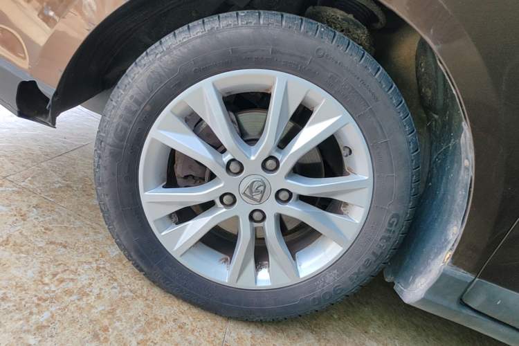Used Baojun 730 2016 1.8L Manual Luxury Edition 7 Seats Left Front Wheel Hub