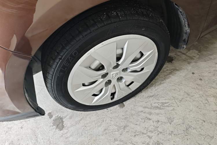 Used Baojun 730 2016 1.5L Manual Standard Version 7 Seats Left Front Wheel Hub