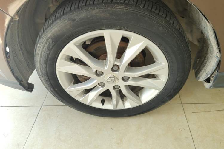 Used Baojun 730 2016 1.5L Manual Comfort Version 7 Seats China V Emission Standard Left Front Wheel Hub