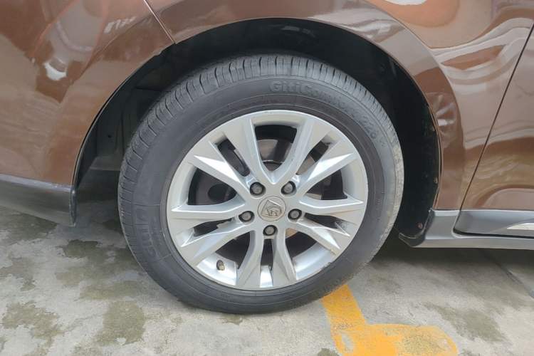 Used Baojun 730 2016 1.5L Manual Luxury Edition 7 Seats Left Front Wheel Hub