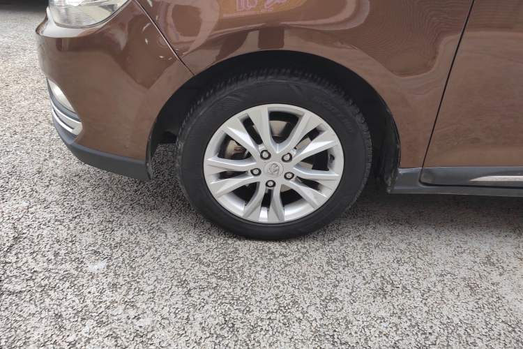 Used Baojun 730 2016 1.8L iAMT Comfort Version 7 Seats Left Front Wheel Hub