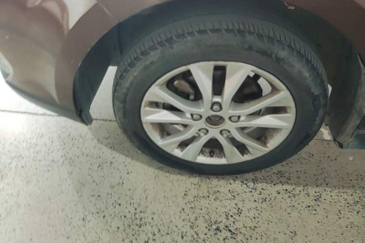 Used Baojun 730 2016 1.5L Manual Comfort Version 7 Seats China V Emission Standard Left Front Wheel Hub