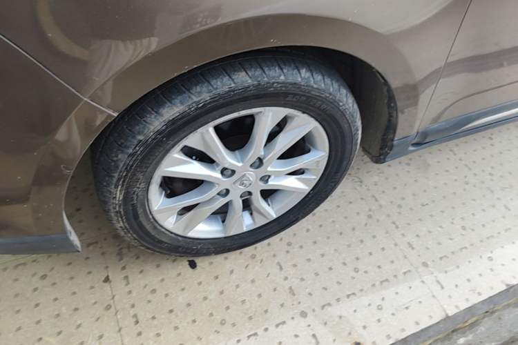 Used Baojun 730 2016 1.5T Manual Comfort Version 7 Seats Left Front Wheel Hub