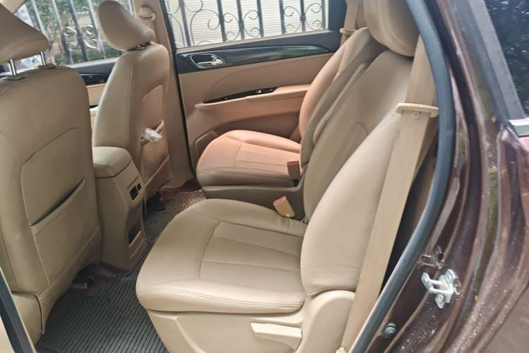 Used Baojun 730 2016 1.5T Manual Luxury Edition 7 Seats Left Rear Seat