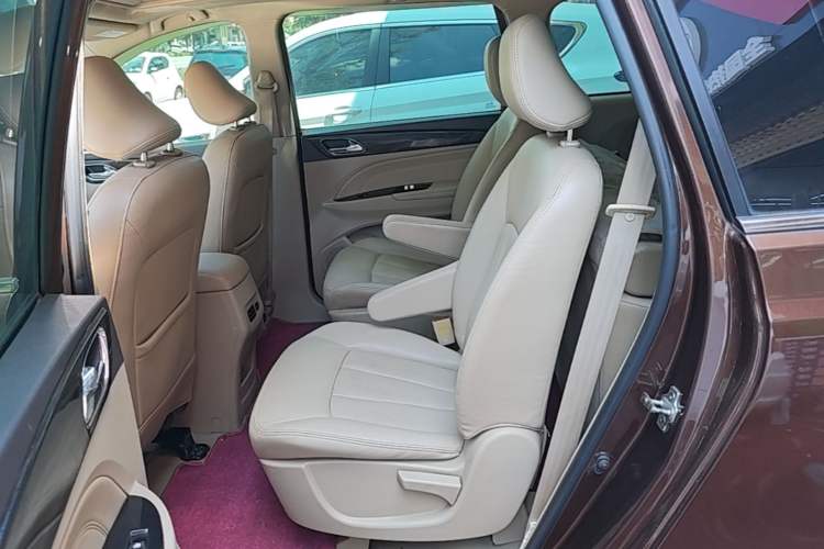 Used Baojun 730 2016 1.8L iAMT Luxury Model 7 Seats Left Rear Seat