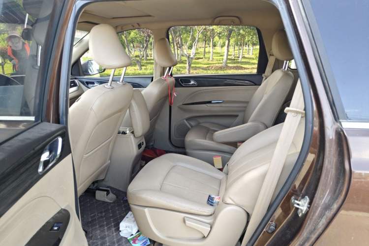 Used Baojun 730 2016 1.5L Manual Luxury Edition 7 Seats Left Rear Seat