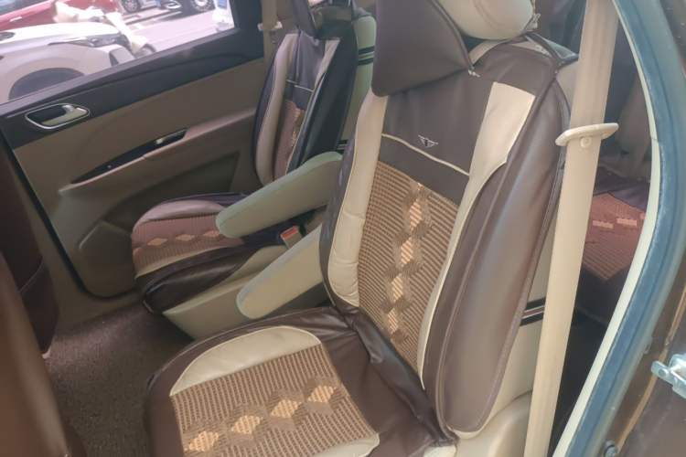 Used Baojun 730 2016 1.5L Manual Standard Version 7 Seats Left Rear Seat