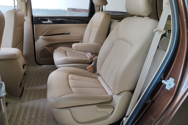 Used Baojun 730 2016 1.8L Manual Luxury Edition 7 Seats Left Rear Seat