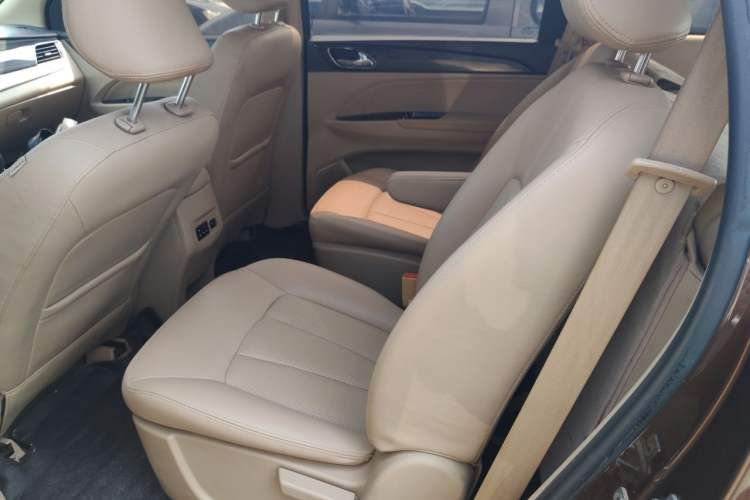 Used Baojun 730 2016 1.5T Manual Comfort Version 7 Seats Left Rear Seat