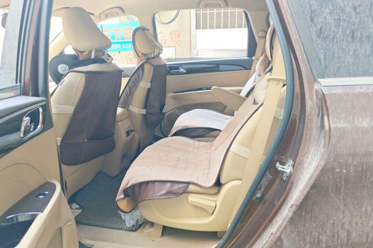 Used Baojun 730 2016 1.5L Manual Comfort Version 7 Seats China V Emission Standard Left Rear Seat