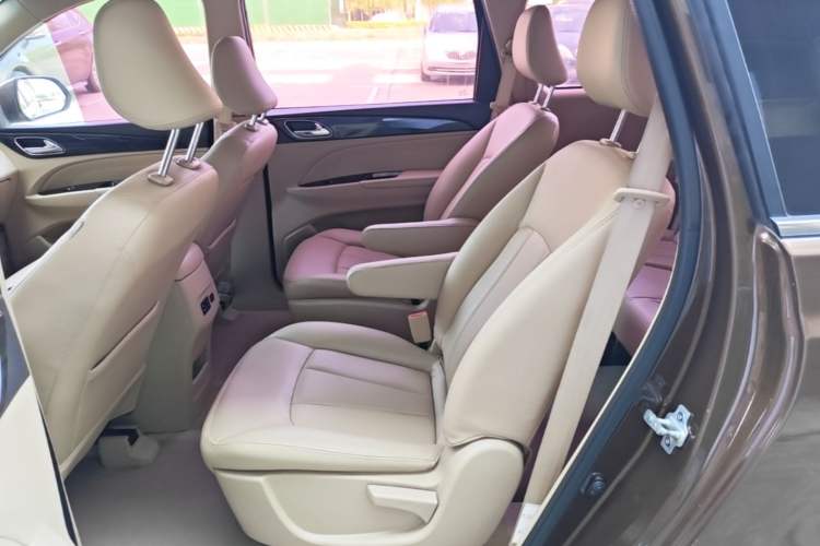 Used Baojun 730 2016 1.5L Manual Comfort Version 7 Seats China V Emission Standard Left Rear Seat