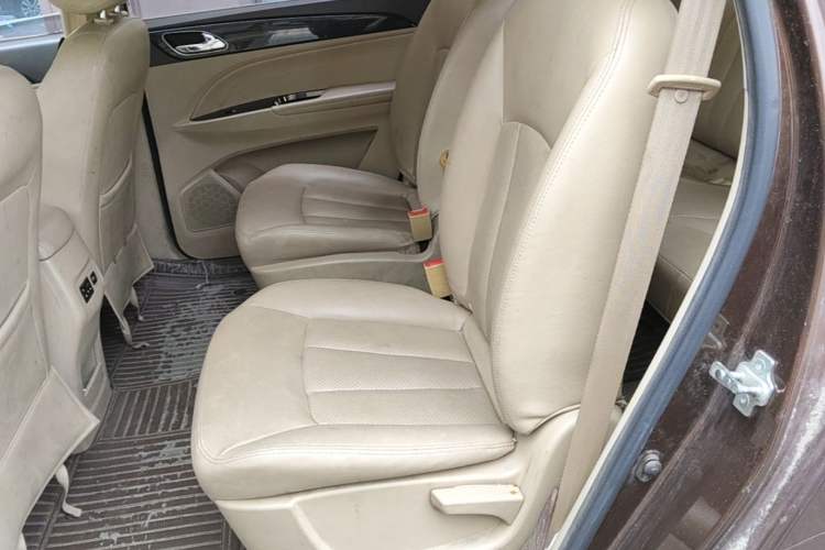 Used Baojun 730 2016 1.5L Manual Luxury Edition 7 Seats Left Rear Seat