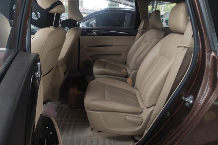 Used Baojun 730 2016 1.5T Manual Comfort Version 7 Seats Left Rear Seat