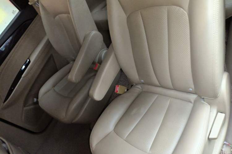 Used Baojun 730 2016 1.5T Manual Comfort Version 7 Seats Left Rear Seat