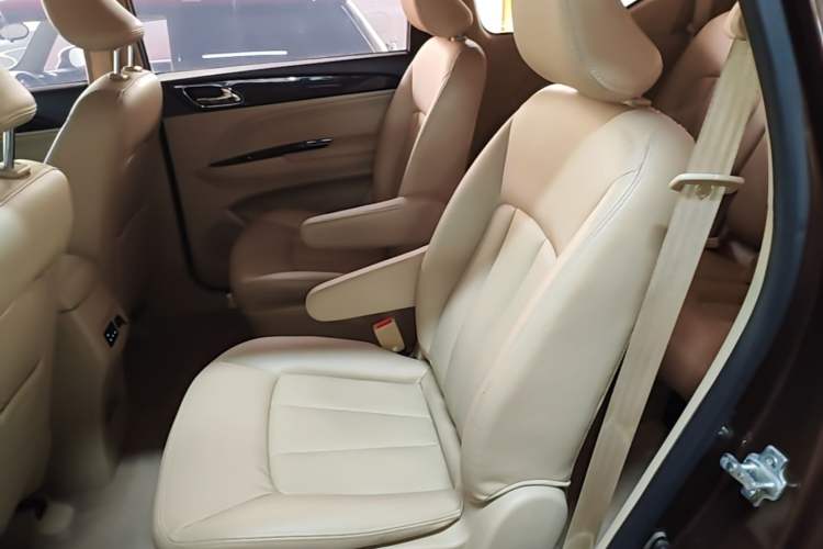 Used Baojun 730 2016 1.5L Manual Comfort Version 7 Seats China V Emission Standard Left Rear Seat