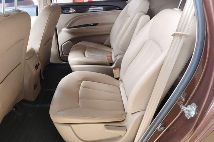 Used Baojun 730 2016 1.5L Manual Comfort Version 7 Seats China V Emission Standard Left Rear Seat
