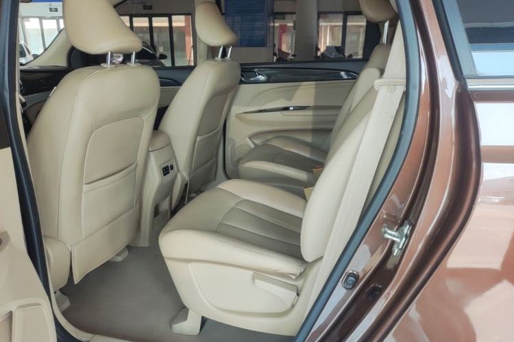 Used Baojun 730 2016 1.5L Manual Comfort Version 7 Seats China V Emission Standard Left Rear Seat