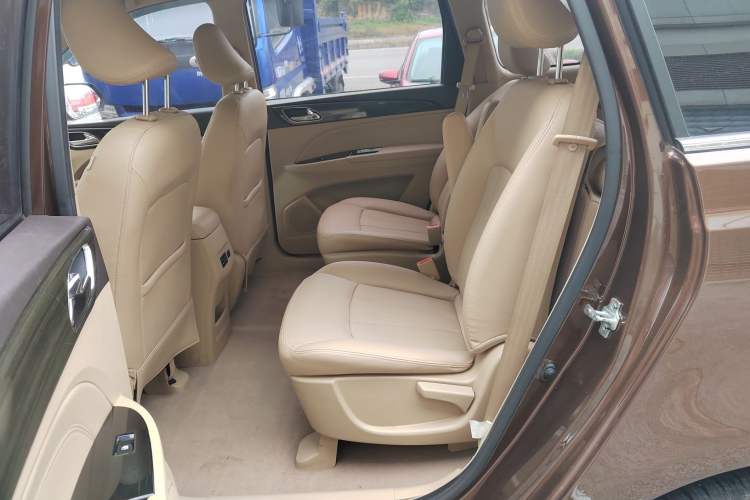 Used Baojun 730 2016 1.8L iAMT Comfort Version 7 Seats Left Rear Seat