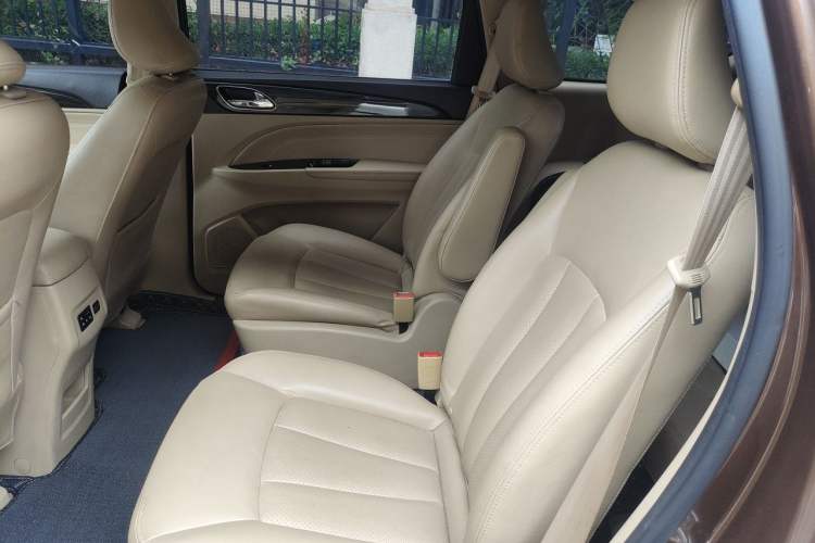 Used Baojun 730 2016 1.5T Manual Comfort Version 7 Seats Left Rear Seat