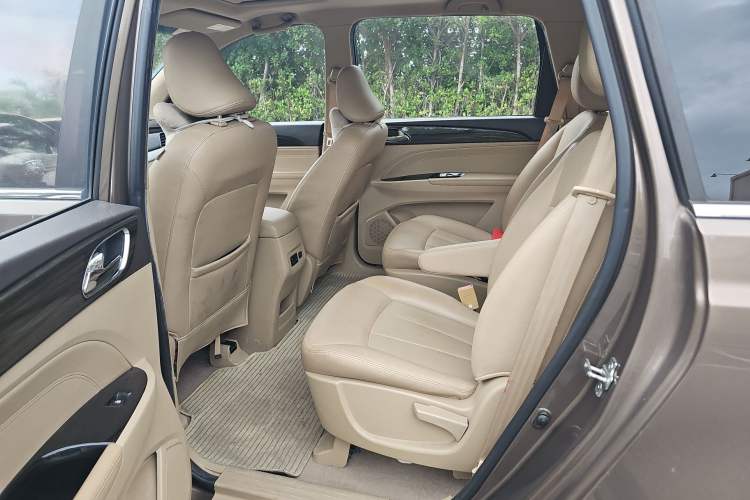 Used Baojun 730 2016 1.5T Manual Luxury Edition 7 Seats Left Rear Seat