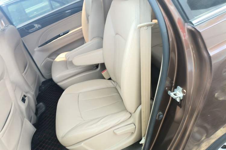 Used Baojun 730 2016 1.5L Manual Comfort Version 7 Seats China V Emission Standard Left Rear Seat