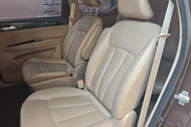 Used Baojun 730 2016 1.5L Manual Comfort Version 7 Seats China V Emission Standard Left Rear Seat