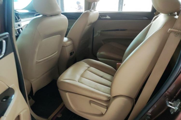 Used Baojun 730 2016 1.5L Manual Comfort Version 7 Seats China V Emission Standard Left Rear Seat