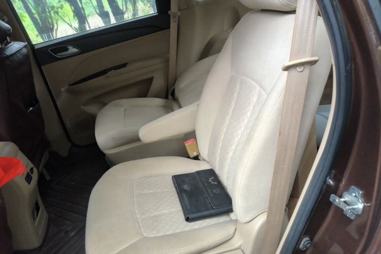 Used Baojun 730 2016 1.5T Manual Standard Version 7 Seats Left Rear Seat