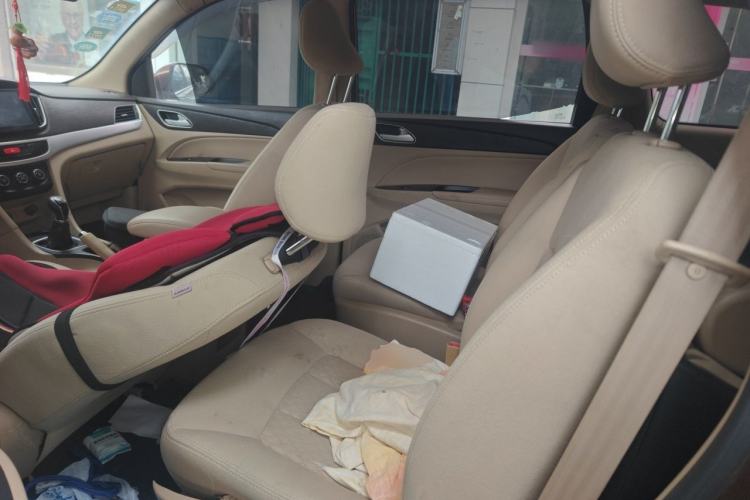 Used Baojun 730 2016 Revised 1.5L Manual Standard Version 7 Seats China V Emission Standard Left Rear Seat