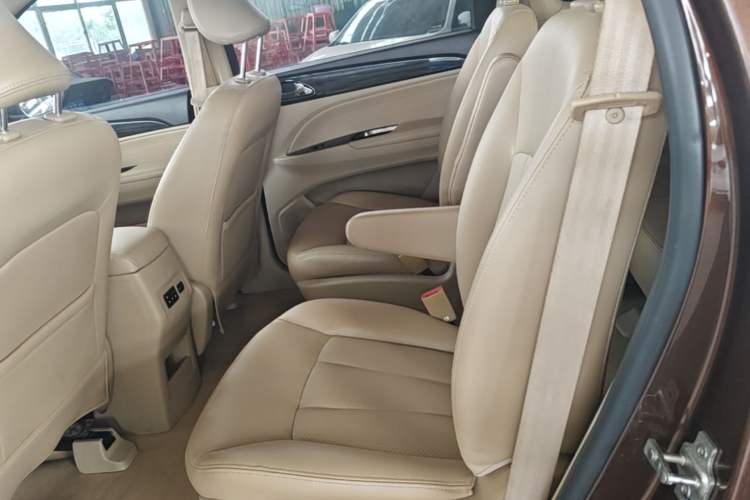 Used Baojun 730 2016 1.8L iAMT Luxury Model 7 Seats Left Rear Seat