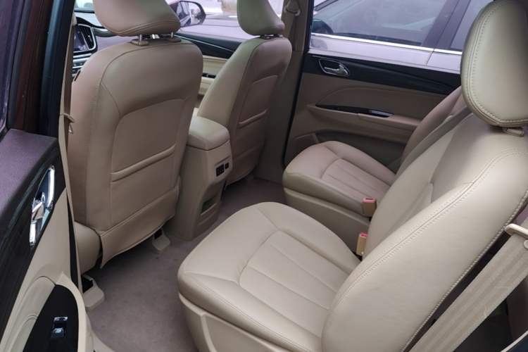 Used Baojun 730 2016 1.5T Manual Luxury Edition 7 Seats Left Rear Seat