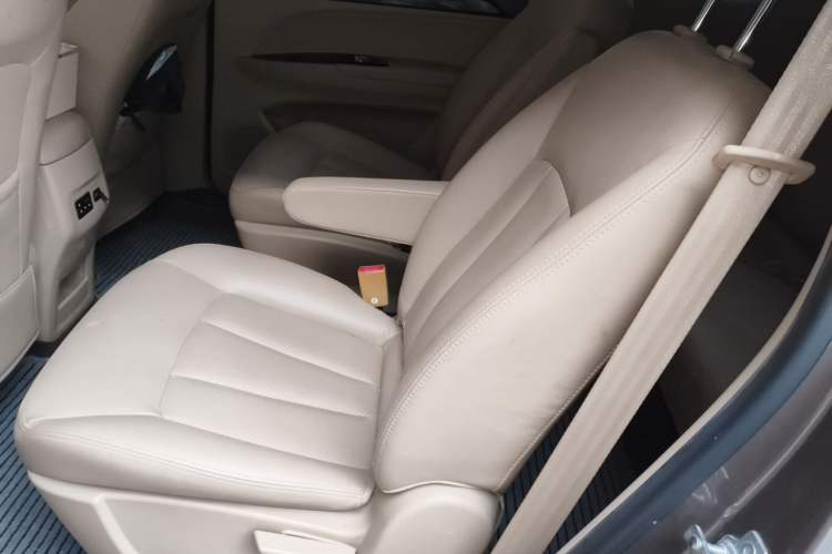 Used Baojun 730 2016 1.5T Manual Comfort Version 7 Seats Left Rear Seat