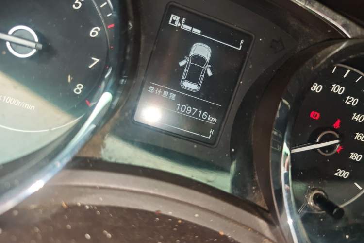 Used Baojun 730 2016 1.5L Manual Luxury Edition 7 Seats Odometer Close Up