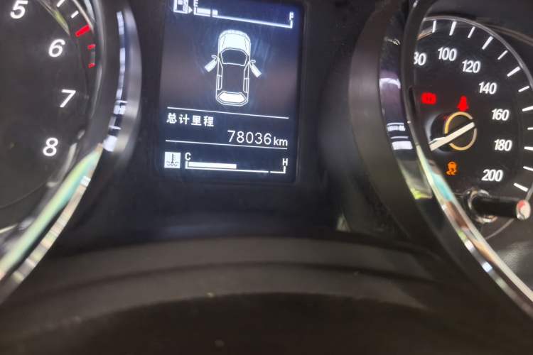 Used Baojun 730 2016 1.5L Manual Comfort Version 7 Seats China V Emission Standard Odometer Close Up