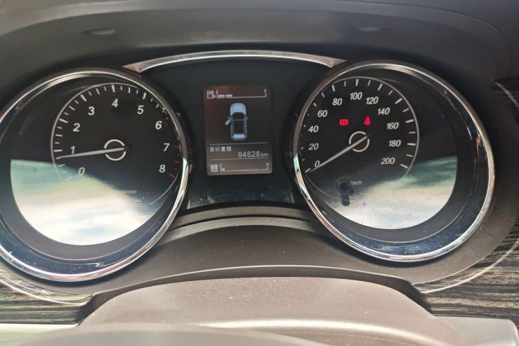 Used Baojun 730 2016 1.5T Manual Luxury Edition 7 Seats Odometer Close Up