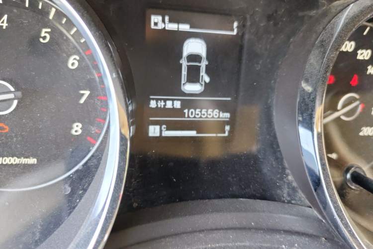 Used Baojun 730 2016 1.5L Manual Luxury Edition 7 Seats Odometer Close Up