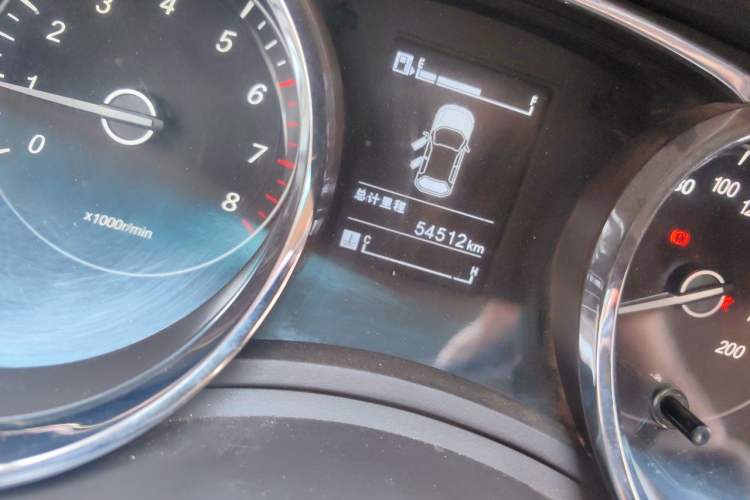 Used Baojun 730 2016 1.5L Manual Luxury Edition 7 Seats Odometer Close Up